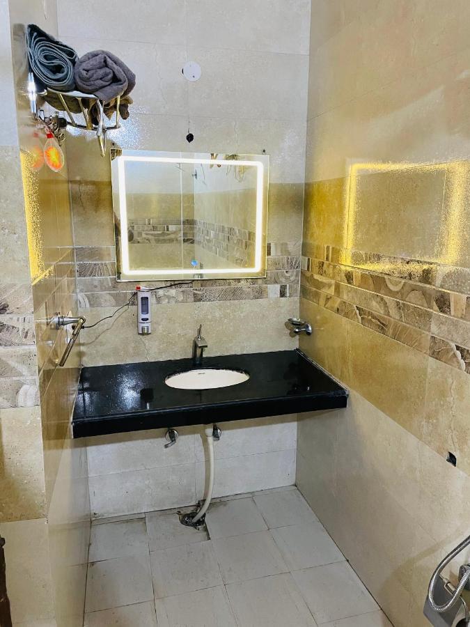House Of Lights Hotel Солан Екстериор снимка